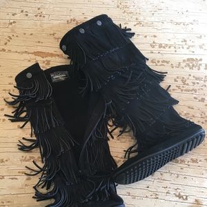 Minnetonka boots SZ 6